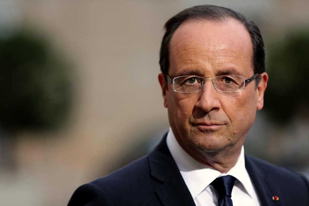 French President Francois Hollande attends a news conference with Croatian President Ivo Josipovic at the Elysee Palace in Paris October 9, 2012. REUTERS/Philippe Wojazer (FRANCE - Tags: POLITICS)