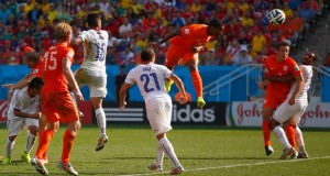 Netherlands v Chile: Group B - 2014 FIFA World Cup Brazil