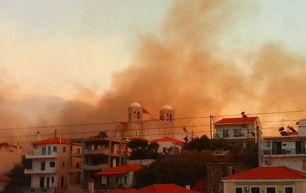 17.7.2015_Σε εξέλιξη η πυρκαγιά στη Νεάπολη Λακωνίας_2