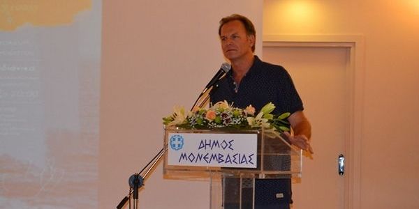 26.8.2015_Έντονη κόντρα του Δημάρχου Μονεμβασίας Ηρ. Τριχείλη με τον Υπουργό Εσωτερικών Ν. Βούτση για τα πυρόπληκτα Βάτικα