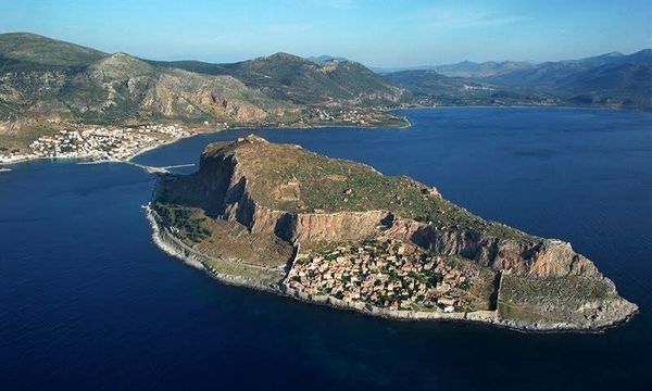 4.4.2016_Σπύρος Πετρολέκας_Έγκλημα εν Μονεμβασία και Καβομαλιά_1