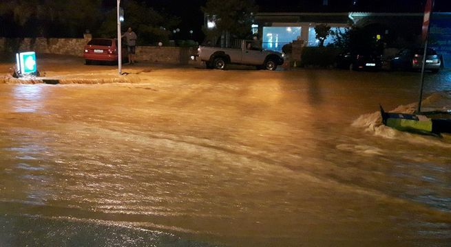 7.9.2016_Μεγάλα προβλήματα προκάλεσε η χθεσινή νεροποντή στους Μολάους_3