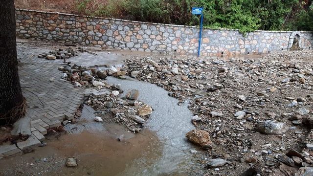 7.9.2016_Μεγάλα προβλήματα προκάλεσε η χθεσινή νεροποντή στους Μολάους_7