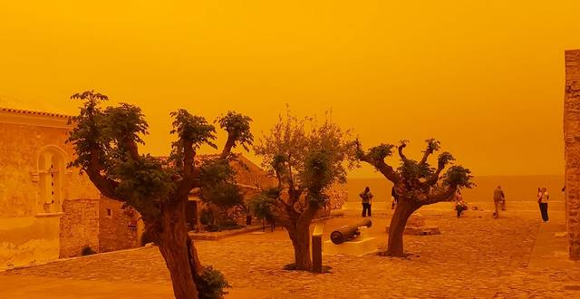 Μονεμβασία: Απόκοσμες εικόνες λόγω αφρικανικής σκόνης