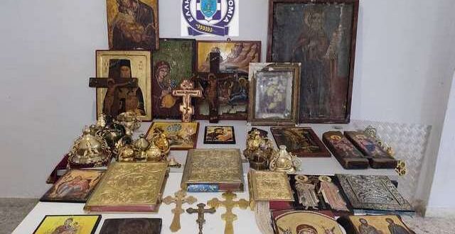 Ευαγγέλια, σταυροί και εικόνες κατασχέθηκαν σε σπίτι στη Μάνη