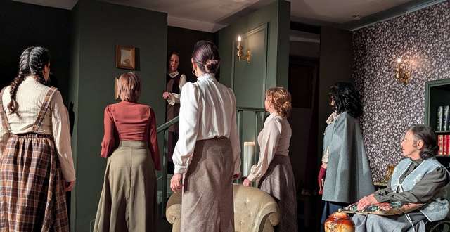 Συνεχίζεται στη Νεάπολη η επιτυχημένη θεατρική παράσταση «8 γυναίκες κατηγορούνται»