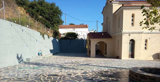 Κουλέντια: Ολοκληρώθηκε η πλακόστρωσης της πλατείας του Ιερού Ναού